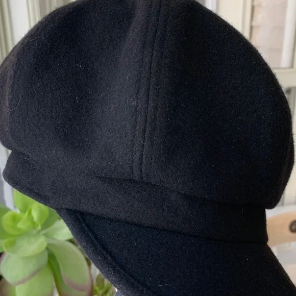 Black Newsboy Cap - Picture 6 of 11